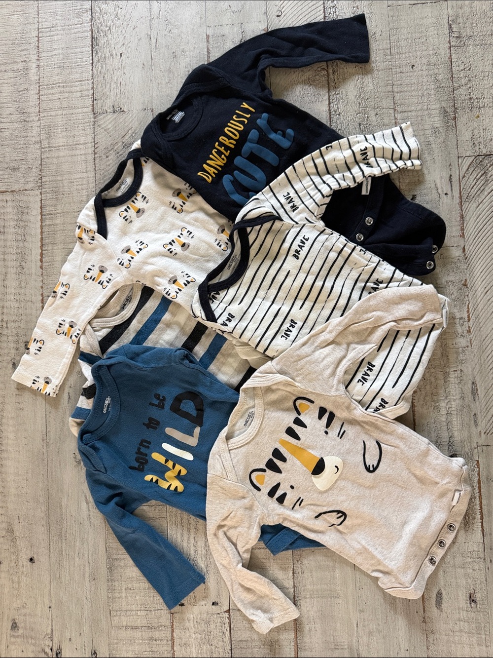 Lot of 6 long-sleeves bodysuits 3-6 months